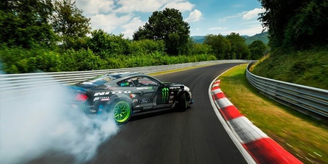  Ford Mustang проехал всю Северную петлю в заносе