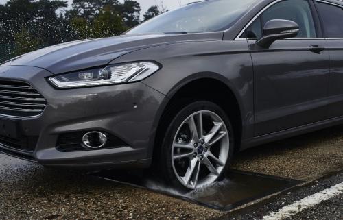  Ford придумал умною подвеску, защищающую автомобиль от выбоин