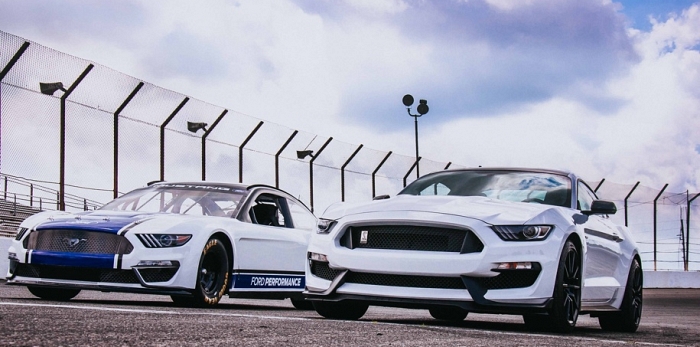  Ford впервые построил Mustang для высшего дивизиона NASCAR