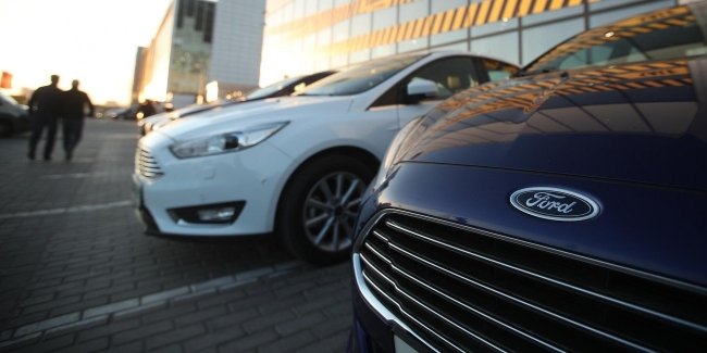  Ford запатентовал самое большое в мире лобовое стекло