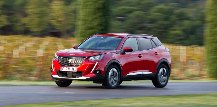  Новый PEUGEOT 2008 теперь и с МКПП – выбор только за вами
