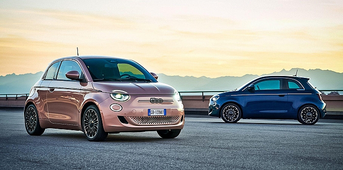  У электрического хэтчбека Fiat 500 появилась четвертая дверь