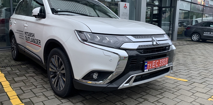  Встигни придбати останній повнопривідний MITSUBISHI OUTLANDER за 860 000 грн.