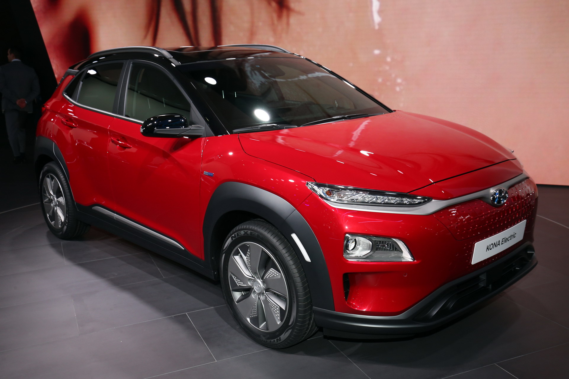 Женева 2018: «живые» фотографии кроссовера Hyundai Kona Electric