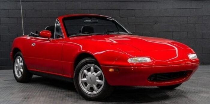  Виявлено культовий спорткар Mazda 90-х без пробігу