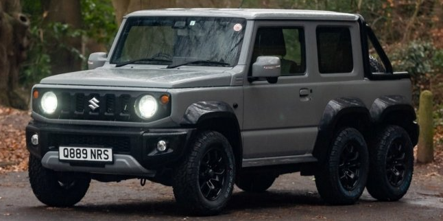  На аукцион выставили уникальный шестиколесный Suzuki Jimny.