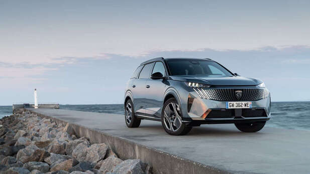  Повноприводний PEUGEOT E-5008 прямує в Україну: потужність 325 к. с. та розкішний 7-місний салон